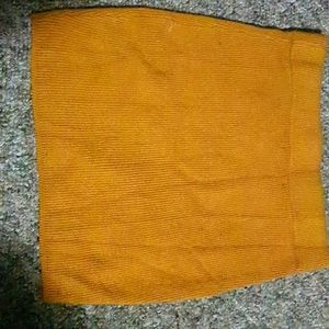 Beautiful short yellow skirt